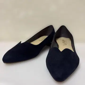 루타론 네이비 스웨이드 V컷 플랫슈즈