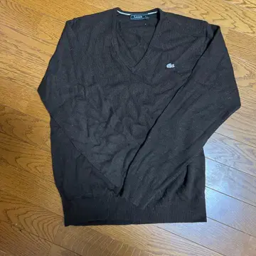 Lacoste 다크 브라운 V넥 니트