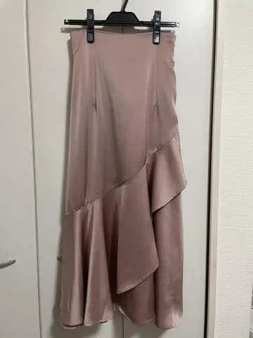 노엘라 새틴 머메이드 스커트