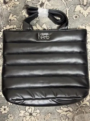 NARS 패딩 디자인 토트백 블랙