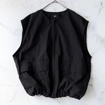 새상품급 UNIQLO C 풀 집업 베스트 XL 블랙 2025 모델
