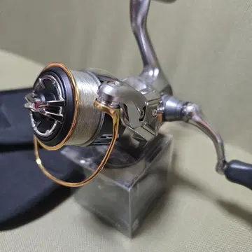 SHIMANO 15 트윈파워 2000S 새상품급