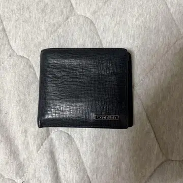 캘빈 클라인 블랙 이단 접이식 지갑
