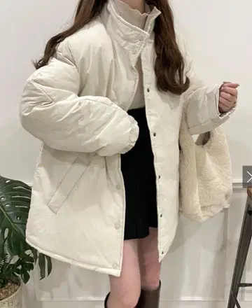 스탠드 카라 미들 기장 다운 코트 GRL