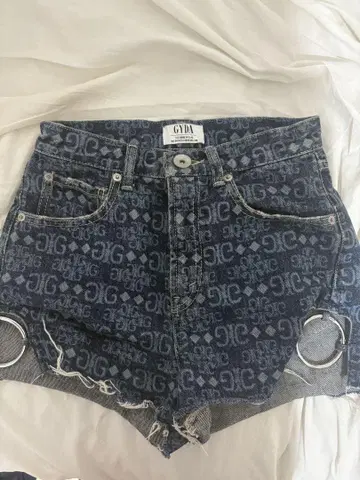 GYDA 로고 데님 숏팬츠