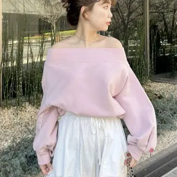 완판템 SNIDEL 원숄더 로고 맨투맨