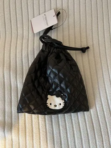 LOWRYS FARM HELLO KITTY 퀼팅 복조리 파우치 블랙