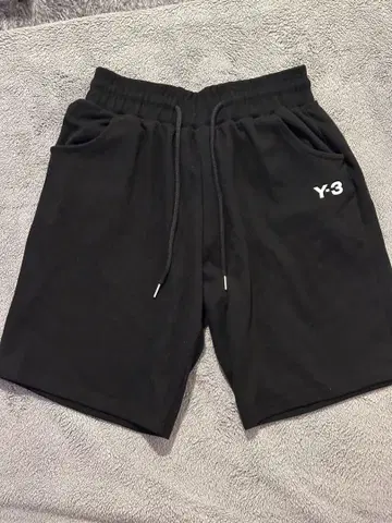Y-3 블랙 숏팬츠 로고
