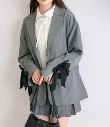 OLIVE des OLIVE 소매 리본 테일러드 자켓 차콜 그레이
