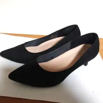 블랙 스틸레토 펌프스 낮은 힐