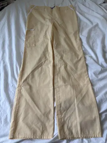 Dress A Med 크림색 치노 팬츠 얇은 원단 구제 의류
