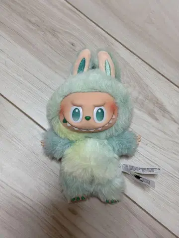 THE MONSTERS Big into Energy LABUBU