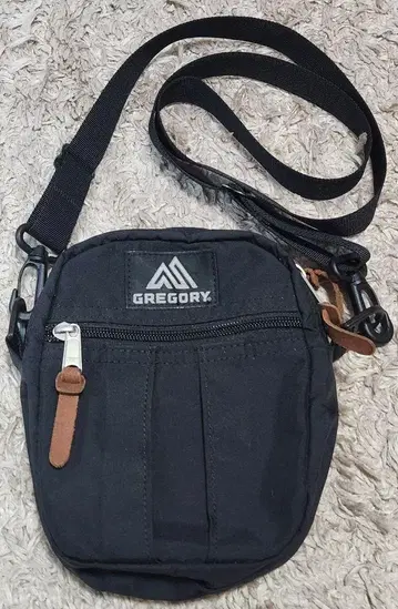 GREGORY 블랙 숄더백 M 사이즈