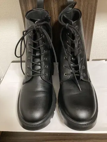 [ 새상품급 ] 블랙 가죽 통굽 미드 컷 부츠