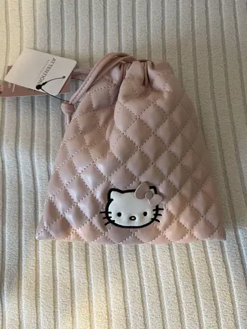 LOWRYS FARM HELLO KITTY 퀼팅 복조리 파우치