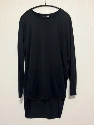 ATON 라운드 헴 롱 슬리브 T셔츠 블랙
