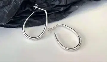 새상품 투모로우랜드 구매 후프형 귀걸이 실버