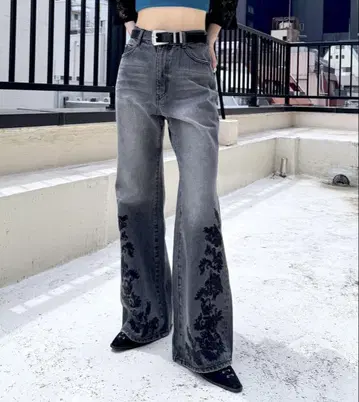 [ 미사용 새상품 PAGEBOY ] 자수 플레어 데님 팬츠