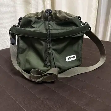 OUTDOOR PRODUCTS 숄더백 올리브 카키 CPCM