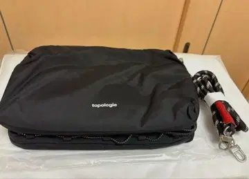 topologie 보틀 사코슈 large 스트랩 부착 숄더백 bk