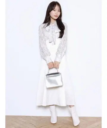 레이스 상의의 롱 원피스