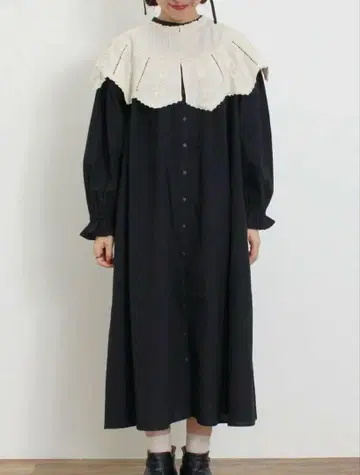 사만사 모스모스 레이스 케이프 부착 원피스 화이트 블랙