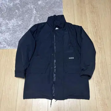 GORE-TEX 블랙 다운 자켓