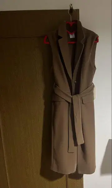 ZARA 브라운 슬리브리스 롱 코트 S 사이즈
