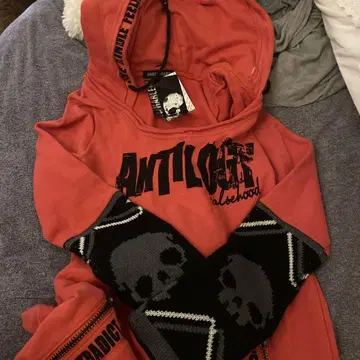 ANTILOGY 빨간색 후드 부착 후드티 롱 스커트 스컬 디자인