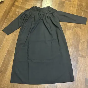 미즈이로 인드 개더 셔링 롱 원피스 긴팔 블랙