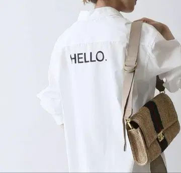 FRAMeWORK 프레임워크 브로드 백 로고 셔츠 HELLO.