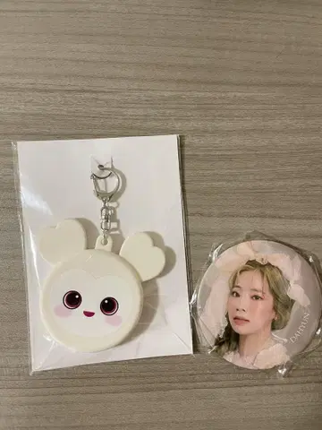 다현 캔뱃지 키링