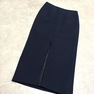 케이 시라하타 타이트 스커트