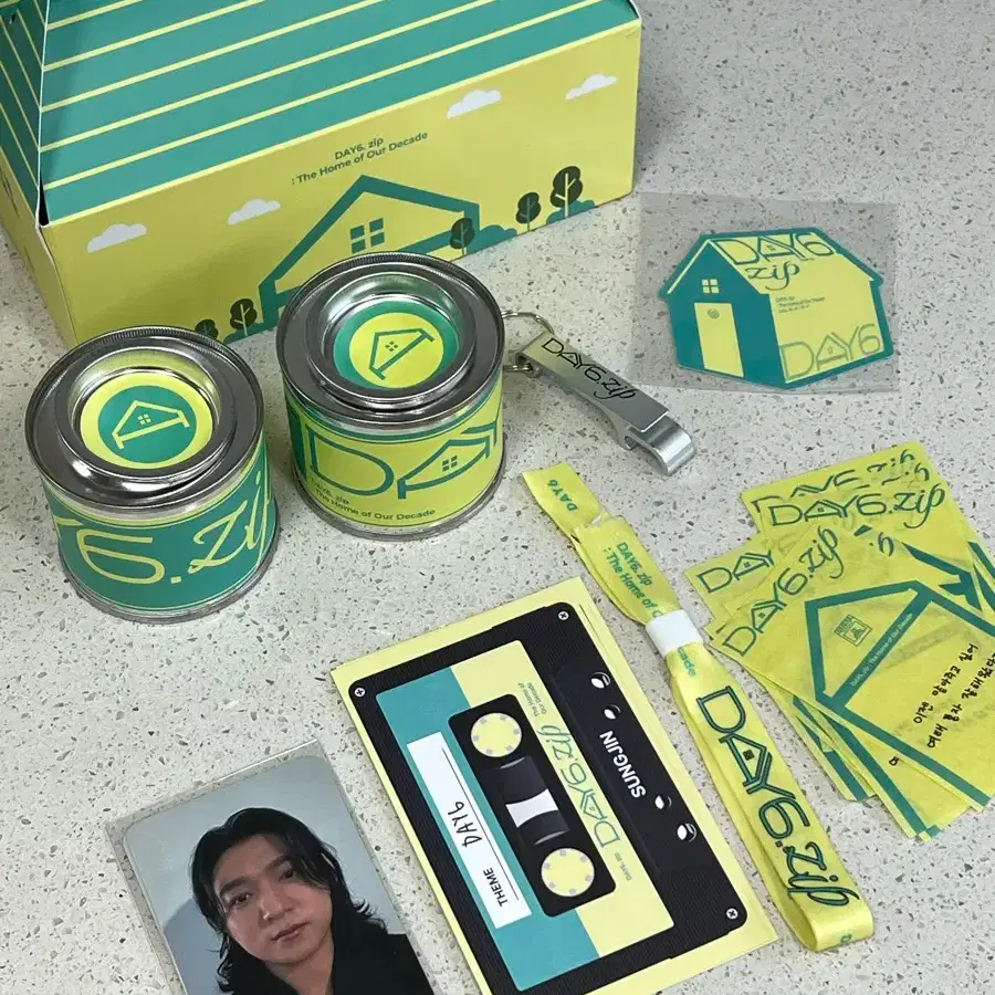 DAY6 | 데이식스 DAY6 zip pop up gift on Bunjang Global Site.