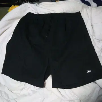 NEW ERA 블랙 숏팬츠 XL