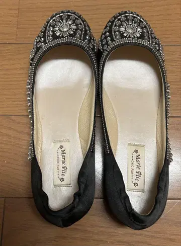 스터드 블랙 플랫슈즈 24.0cm