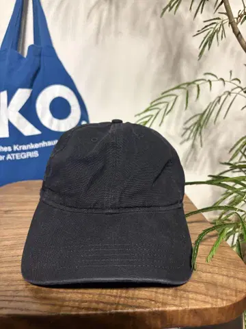 Carhartt 캡 블랙 자수 로고 레어 디자인