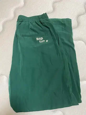 naptime 턱 와이드 팬츠 다크 그린 Nissy
