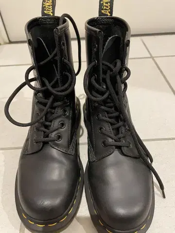 Dr. Martens 여성용 부츠