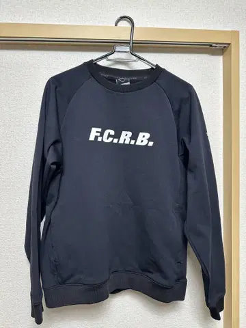 F.C.R.B. 블랙 맨투맨 M