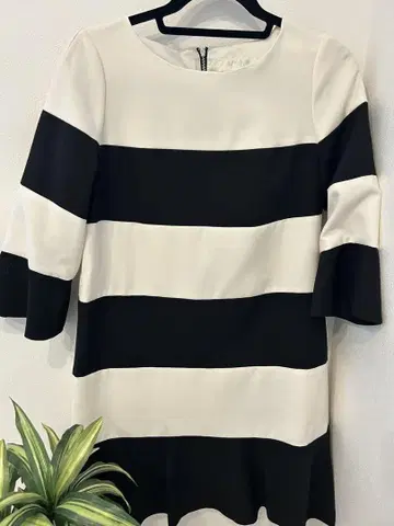 UNIVERSAL TISSU 스트라이프 원피스 7부 소매