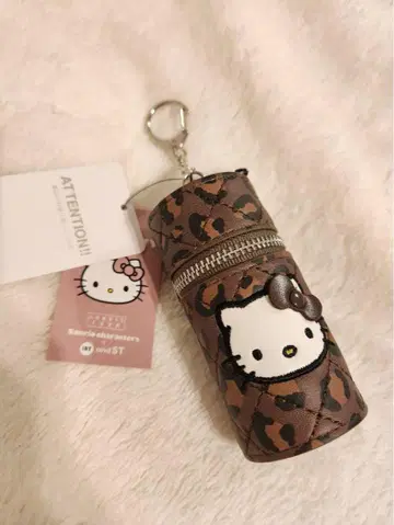 LOWRYS FARM HELLO KITTY 퀼팅 립 파우치
