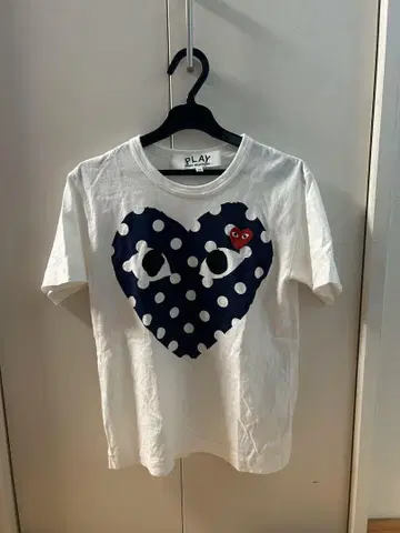 PLAY 도트 무늬 하트 반팔 T셔츠