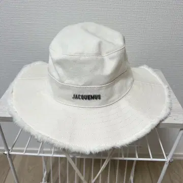 JACQUEMUS 화이트 버킷 햇