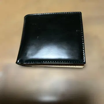 블랙의 이단 접이식 지갑 베이지 내부