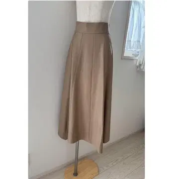 AND COUTURE 앙데팡당 인조 가죽 스커트 베이지