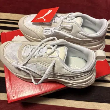 라울 모델 PUMA 화이트 스니커즈 23.5cm