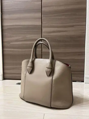 FURLA 베이지 가죽 핸드백