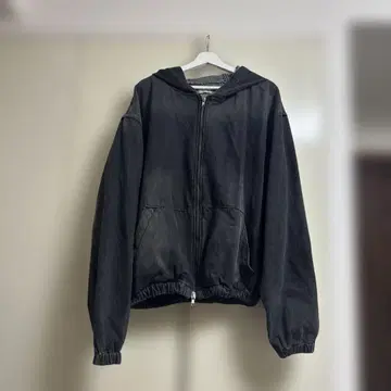 후드 부착 자켓 인플루언서 착용