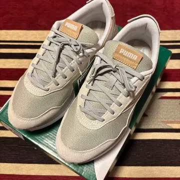 이와모토 히카루 모델 PUMA 그레이/베이지 통굽 스니커즈 24cm